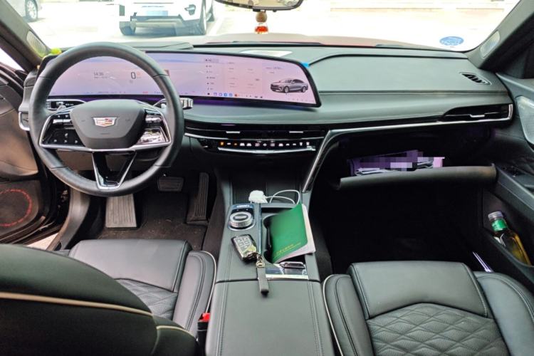 Used Cadillac CT6 2023 28T Platinum Edition Center Console