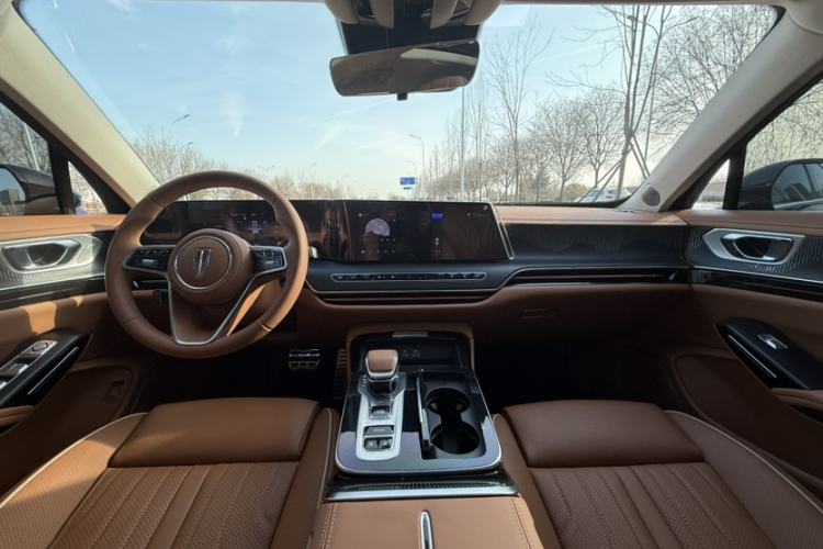 Used Hongqi H9 2025 Model Facelifted 2.0T Two-Wheel Drive Flag-Style Luxury Business Edition, 5 Seats
