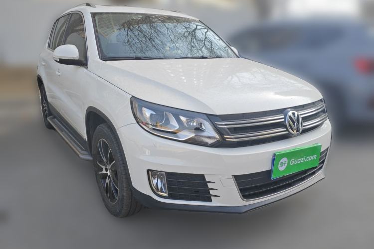 Used Volkswagen Tiguan 2015 1.8TSI Automatic All-Wheel-Drive Luxury Model Front Right 45 Deg