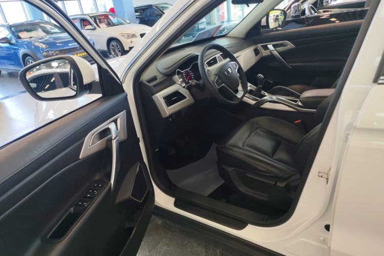 Used Geely Auto Emgrand X7 Sport 2018 2.0L Manual Two-Wheel Drive Zhiya Version