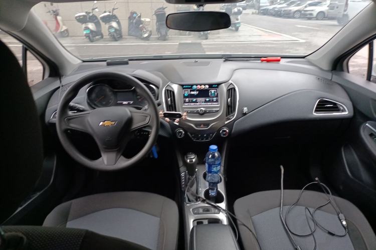 Used Chevrolet Cruze 2017 1.5L Automatic Pioneer Sunroof Edition
