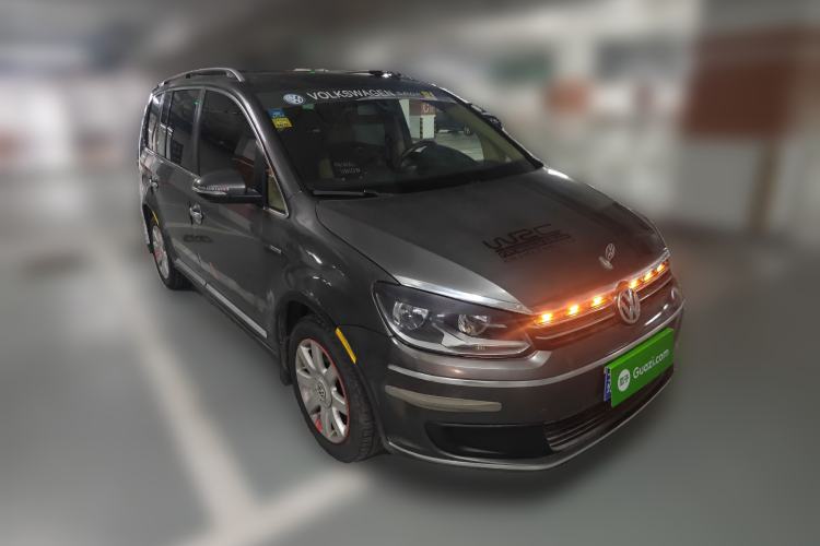 Used Volkswagen Touran 2011 1.4T Manual ZhiShang Edition 5-seater Front Right 45 Deg