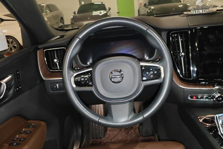 Used Volvo XC60 2022 B5 4x4 Smart Luxury Edition
