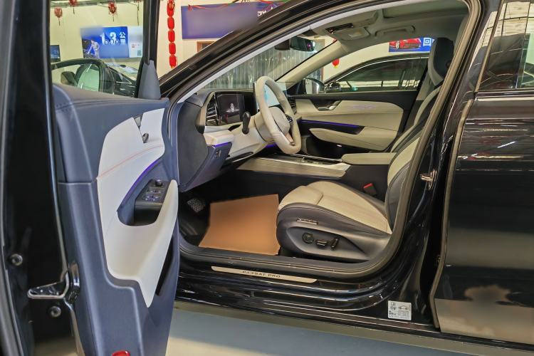 Used Volkswagen Passat 2025 Pro 380TSI Starry Dragon Edition Interior 4