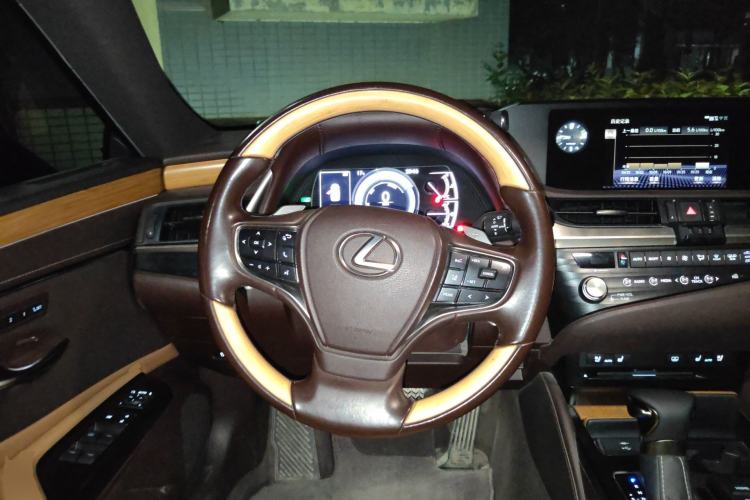 Used Lexus ES 2020 300h Premium Edition