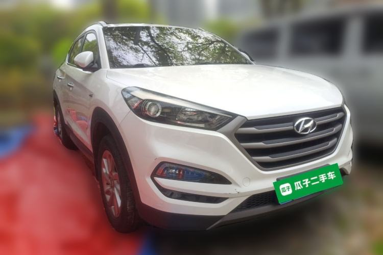 Used Hyundai Tucson 2015 1.6T Dual-Clutch Two-Wheel-Drive Smart Model Front Right 45 Deg