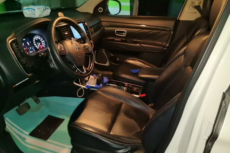 Used Mitsubishi Outlander 2019 2.4L 4x4 Zhi Xiang Edition 5 Seats China VI Standard