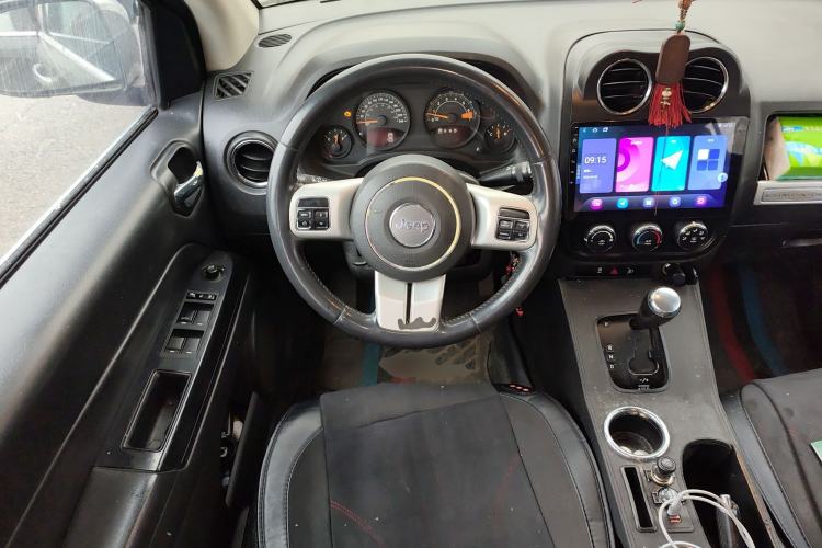 Used Jeep Compass 2013 2.0L two-wheel drive sport version
