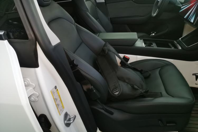 Used Tesla Model Y 2025 Rear-Wheel-Drive Version Right Front Seat