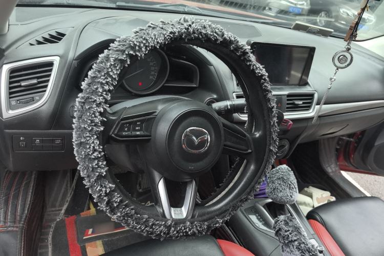 Used Mazda 3 Axela 2017 Sedan 1.5L Automatic Comfort Model Emission Standard China V Steering Wheel