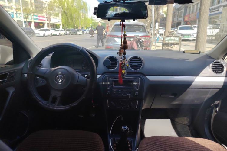 Used Volkswagen Jetta 2013 1.6L Manual Comfort Model Center Console