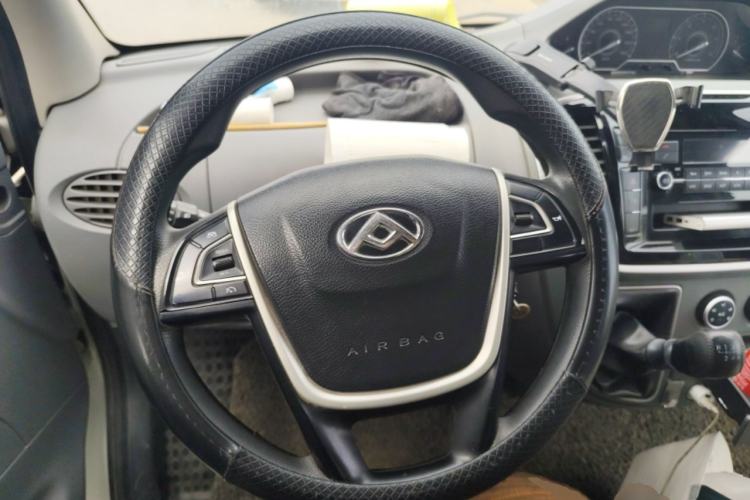 Used SAIC MAXUS Xintu V80 2019 2.5T Classic Model 6-Speed Manual Aotong Long Wheelbase Mid-Height 7-Seater
