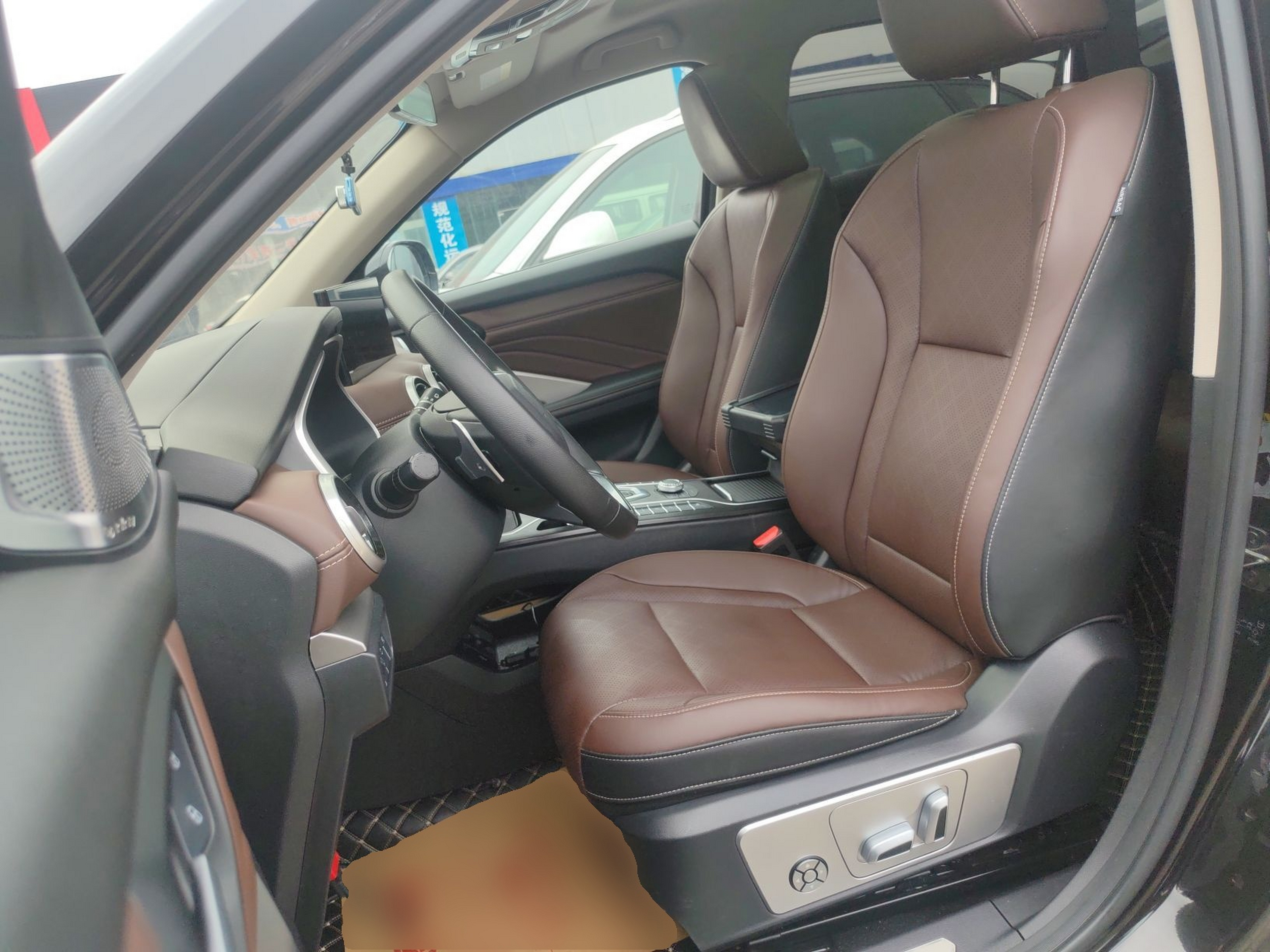 Переднее сиденье в автомобиле