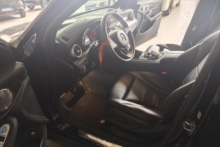 Used Mercedes-Benz GLC 2017 GLC 260 4MATIC Luxury Model Interior 5