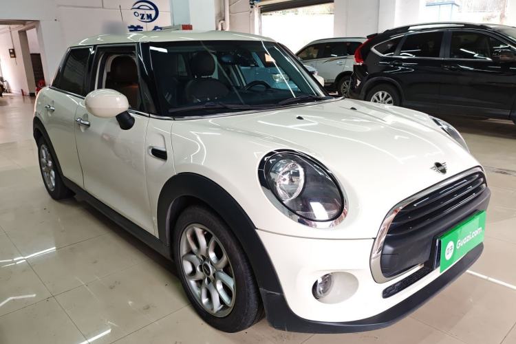 Used MINI 2019 1.5T ONE Five-Door Edition Front Right 45 Deg