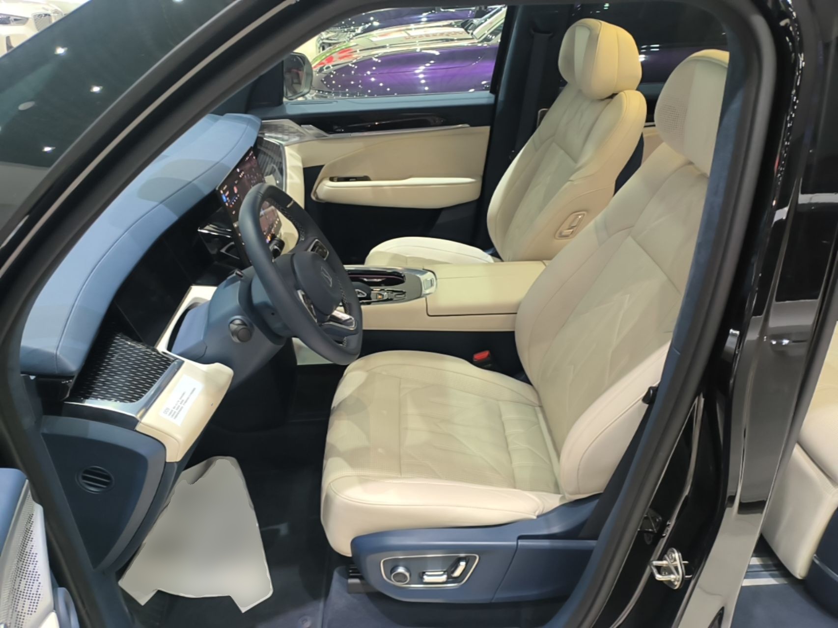 Zeekr 009 2024 7-Seater Walk-Through Version Four-Wheel Drive 108 kWh — снимка 17