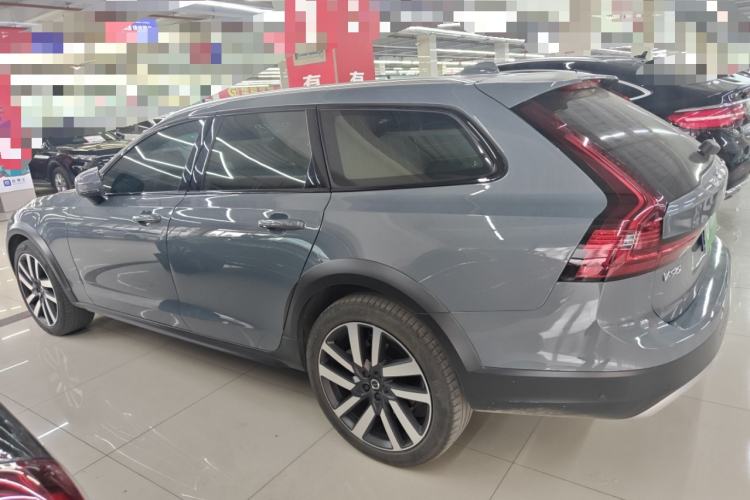 Used Volvo V90 2022 Cross Country B5 AWD Prestige Edition