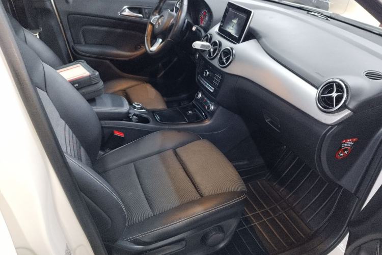 Used Mercedes-Benz B-Class 2017 B 200 Sport Edition Right Front Seat