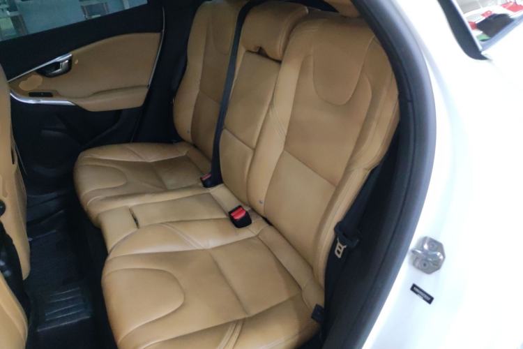 Used Volvo V40 2017 T4 Smart Luxury Edition