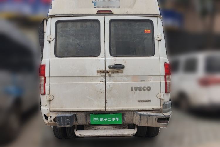 Used Iveco Daily 2017 2.5T A35 Low-Roof 5-7 Seater Passenger Van 47Z5 Rear