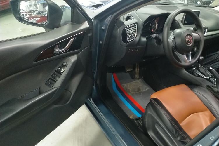 Used Mazda Mazda 3 Axela 2014 Sedan 1.5L Automatic Luxury Model
