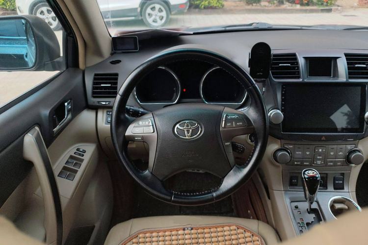 Used Toyota Highlander 2011 2.7L Two-Wheel Drive 7-Seater Luxury Edition
