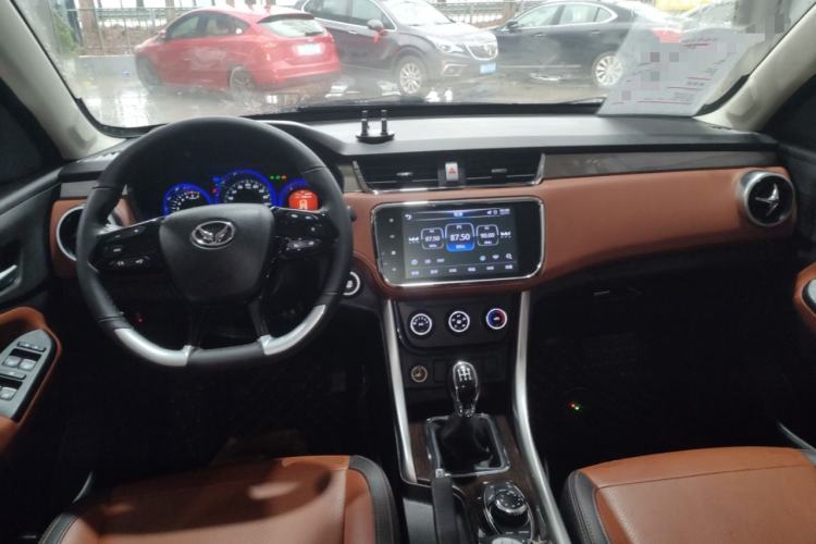 Used HYOSOW S3 2016 S3L 1.5L Manual Prestige Edition Center Console