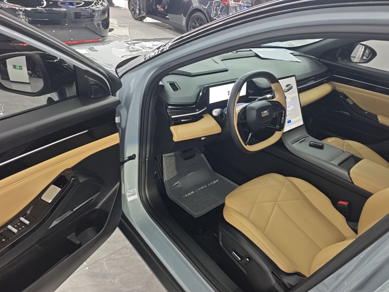 Geely Galaxy L6 2023 125km PLUS — снимка 18