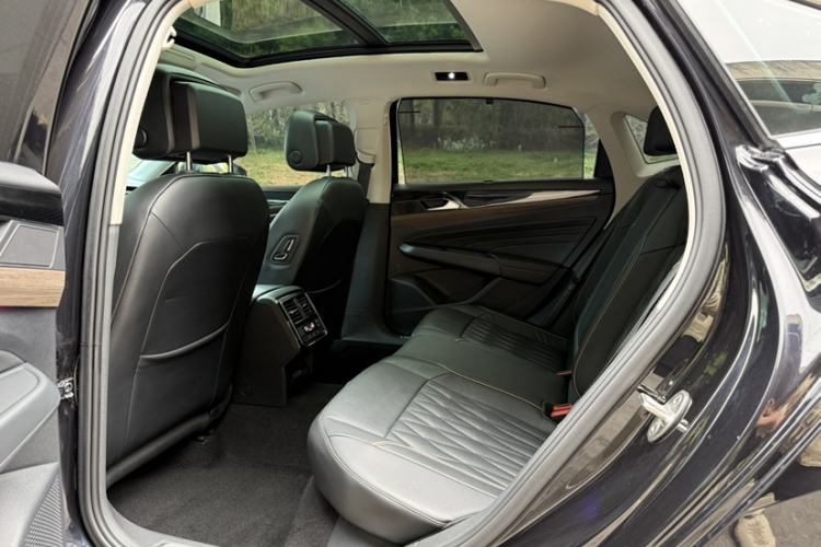 Used Volkswagen Passat 2020 330TSI Luxury Edition China VI Interior 1