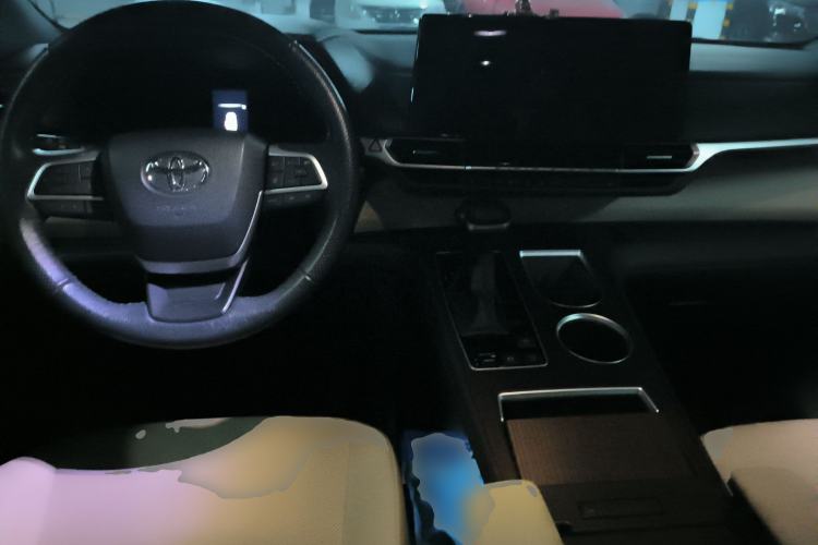 Used Toyota Granvia 2022 2.5L Hybrid Premium Edition