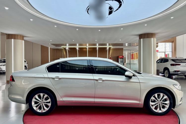 Used Volkswagen Magotan 2017 330TSI DSG Luxury Model
