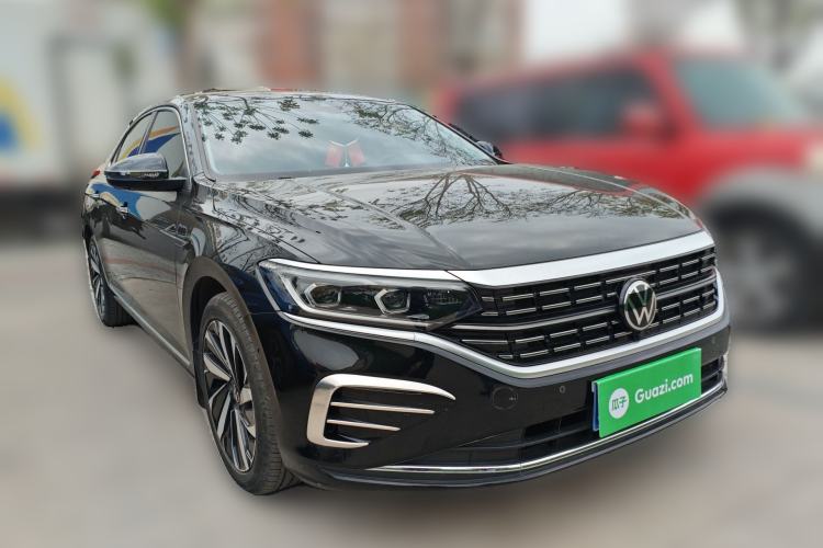 Used Volkswagen Passat 2024 380TSI Dragon Glory Edition Front Right 45 Deg