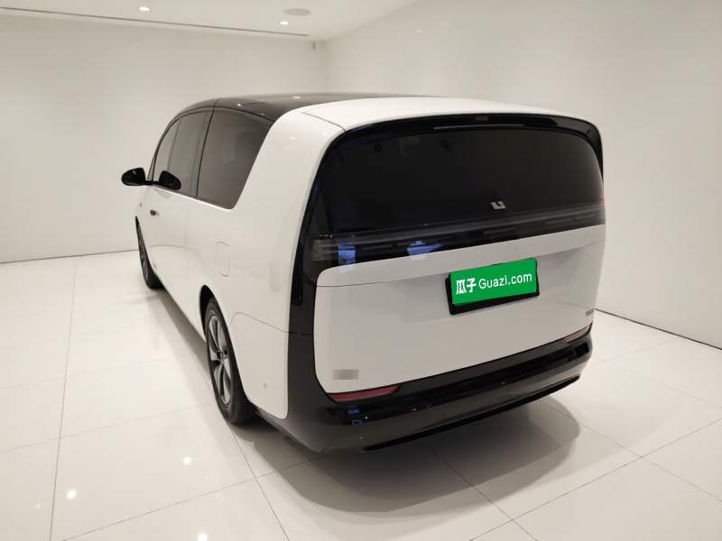 Used Li Auto MEGA 2025 Home Family Special Edition — 4