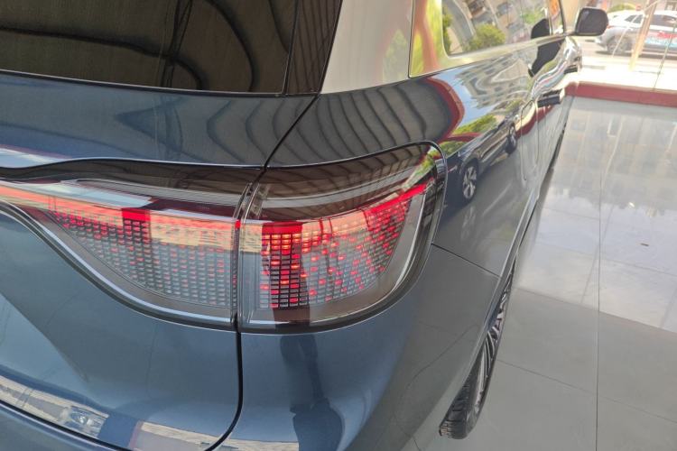 Used Hima AITO M9 2024 Range-Extended Ultra Version 52 kWh 5-Seater Model Right Rear Taillight