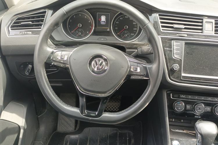 Used Volkswagen Tiguan L 2017 330TSI Automatic Two-Wheel Drive Luxury Edition Steering Wheel