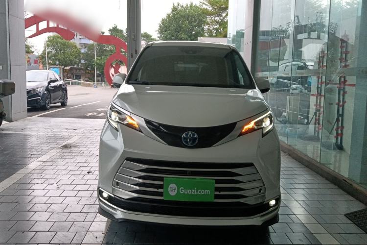 Used Toyota SIENNA 2021 2.5L Hybrid Platinum Edition Front