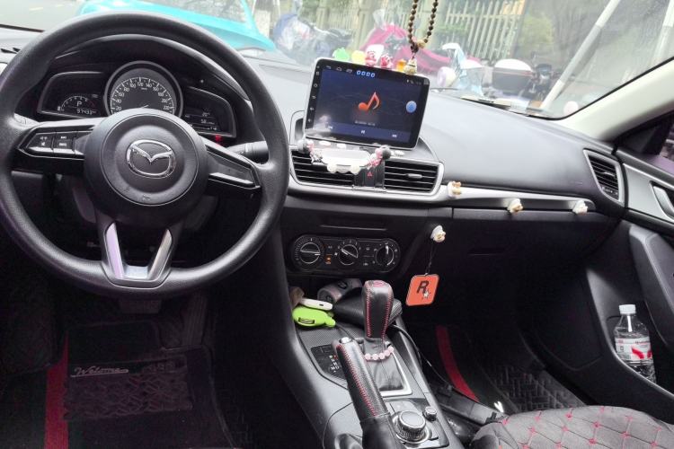 Used Mazda 3 Axela 2019 Cloud-Controlled Version Sedan 1.5L Automatic Comfort Trim China VI Standard Center Console