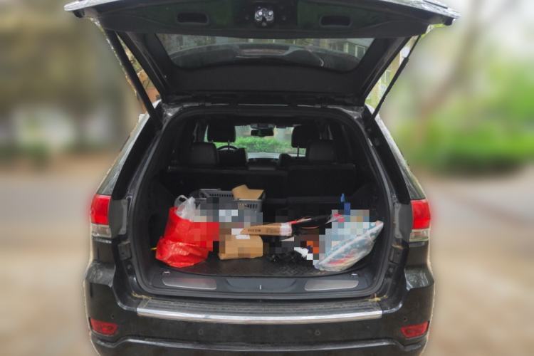 Used Jeep Grand Cherokee 2015 3.6L Luxury Navigation Edition Trunk