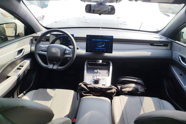 Used BYD Qin PLUS 2025 DM-i Smart Drive 55KM Leading Model Center Console