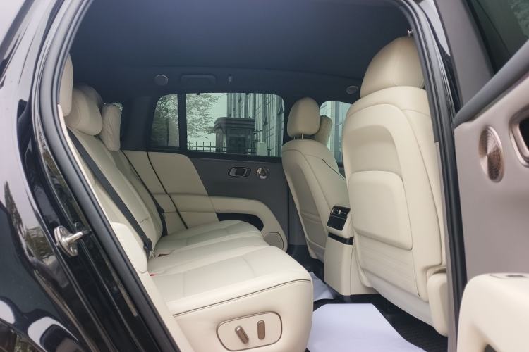 Used Li Auto i6 2025 Model Four-Wheel-Drive Standard Type Interior 7