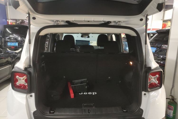 Used Jeep Renegade 2017 180T Automatic Jingneng Edition Trunk