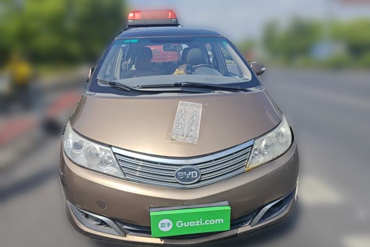 Used BYD M6 2013 2.0L Manual Comfort Edition
