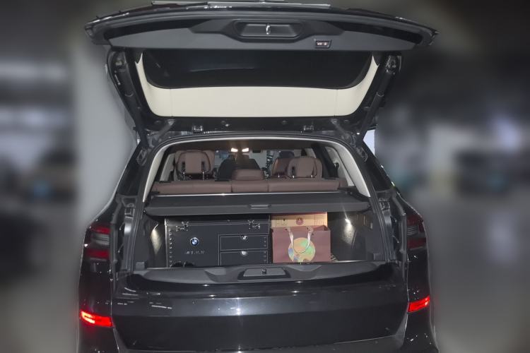 Used BMW X5 2019 xDrive40i Luxury Model with M Sport Package Trunk