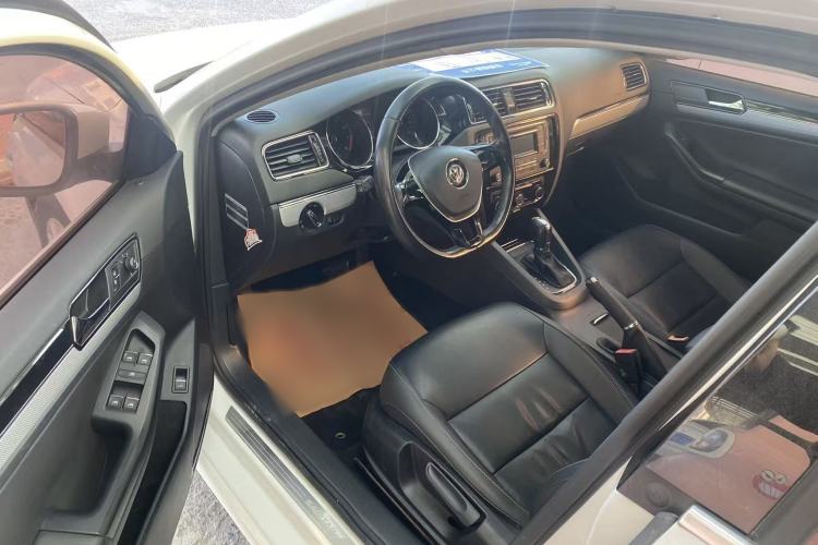 Used Volkswagen Sagitar 2015 230TSI Automatic Comfort Version
