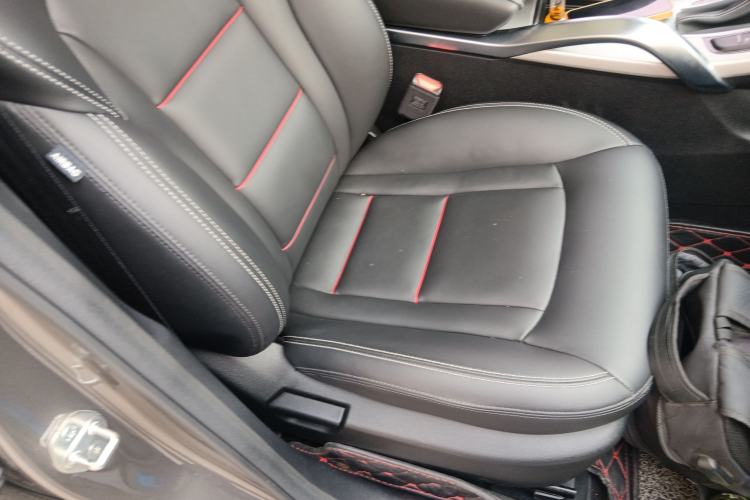 Used Geely Auto Emgrand X7 Sport 2018 1.8TD Automatic Two-Wheel Drive Smart Connect 4G Internet Edition Right Front Seat