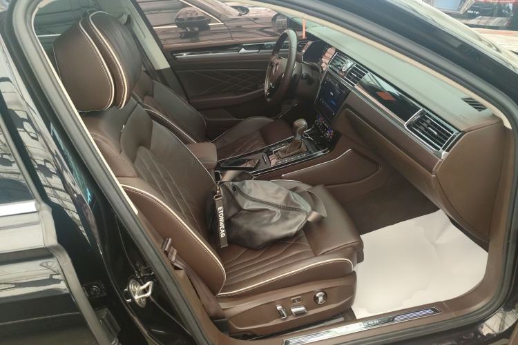 Used Volkswagen Phideon 2021 380TSI Prestige Edition Right Front Seat