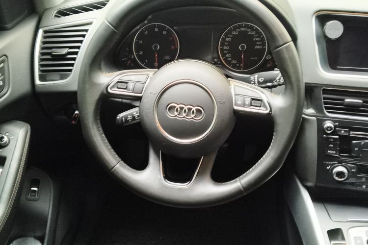 Used Audi Q5 2018 Collector's Edition 40 TFSI Technology Model
