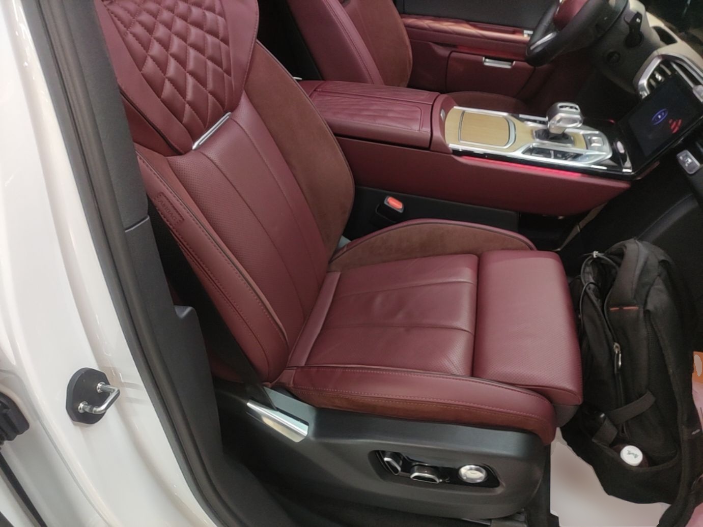 Hongqi E-HS9 2022 690 km Range Flagship Edition Six Seats — снимка 19