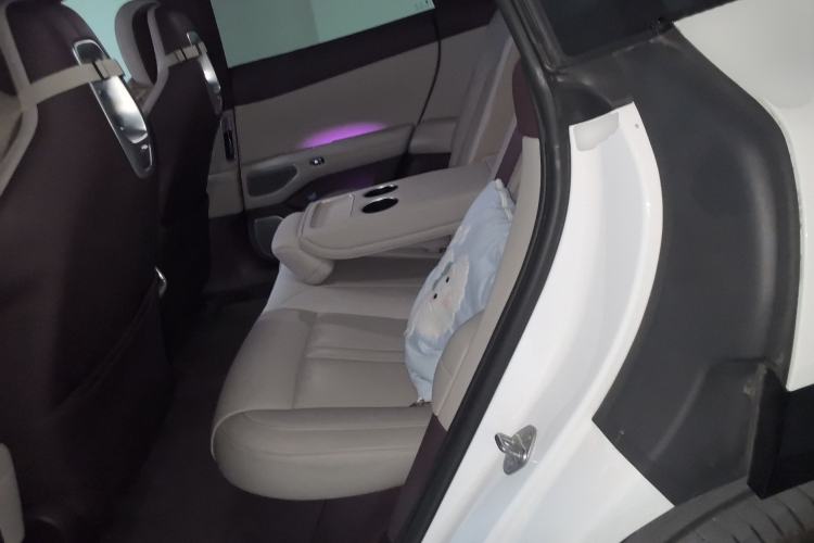 Used Xiaomi Auto YU7 2025 Ultra-Long Range High-Performance All-Wheel-Drive Max Edition Interior 4