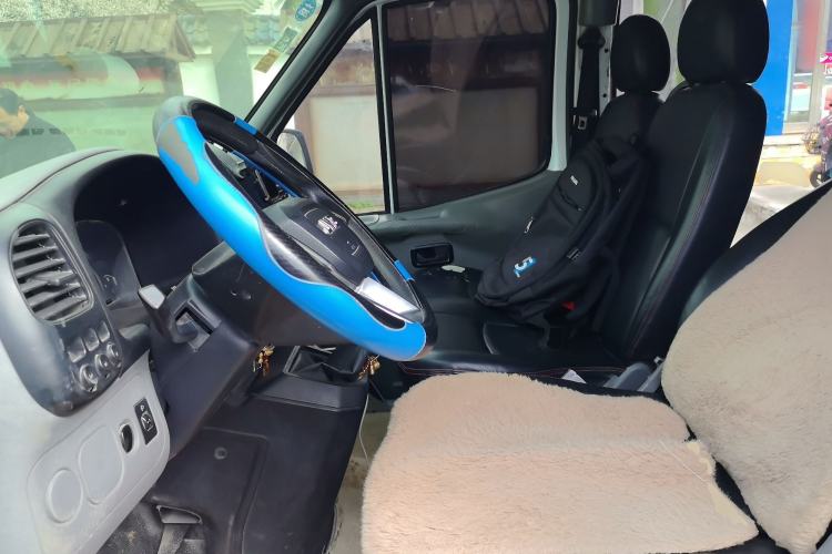 Used JMC Transit 2019 2.8T Commercial Version Short Wheelbase Low Roof 6-Seater China VI Emission Standard JX493
